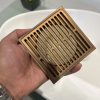 ⁦ניקוז ריצפתי 10X10 ס"מ מנגנון מונע ריחות וכניסת חרקים רוז גולד מוברש⁩ – תמונה ⁦3⁩